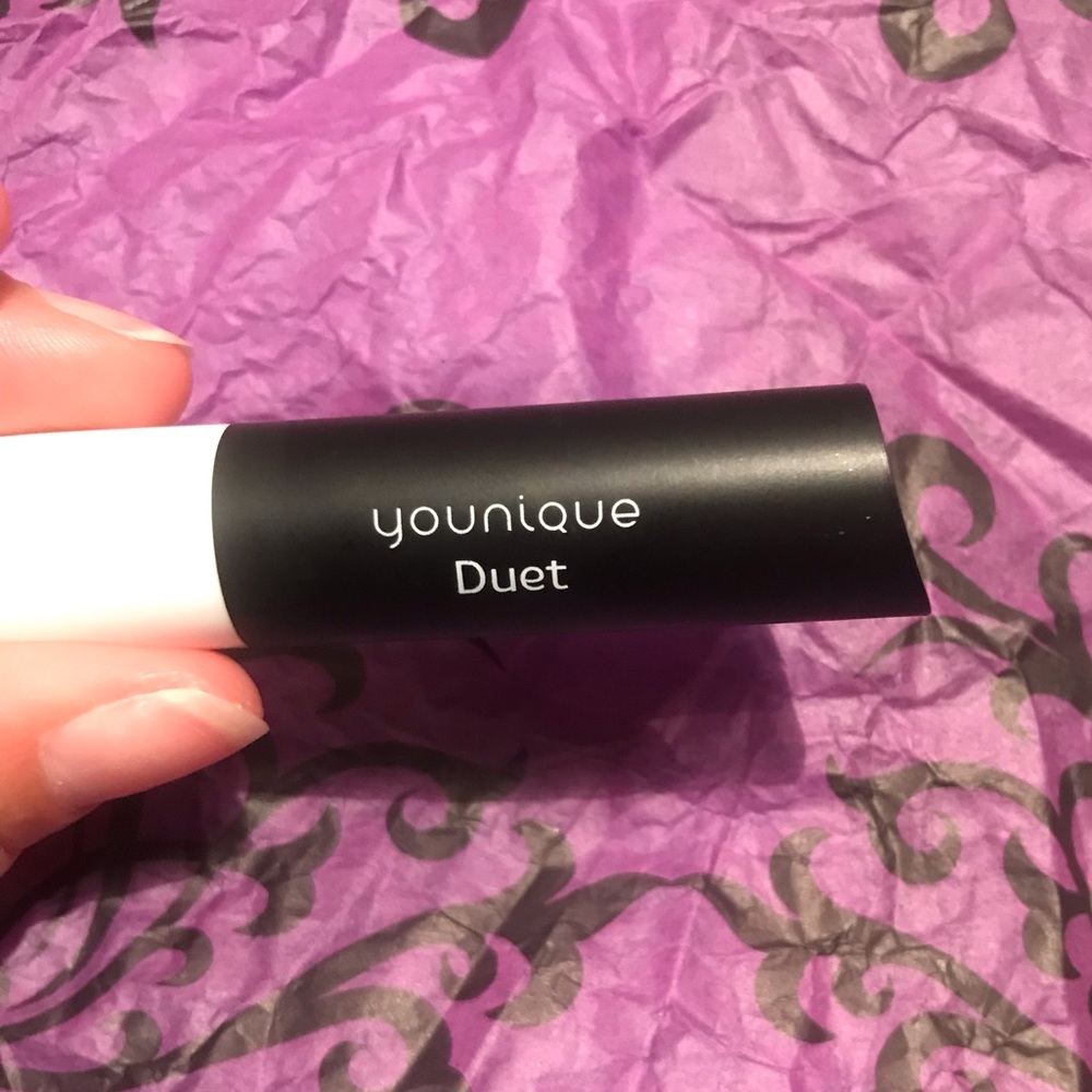 Duet lipstick